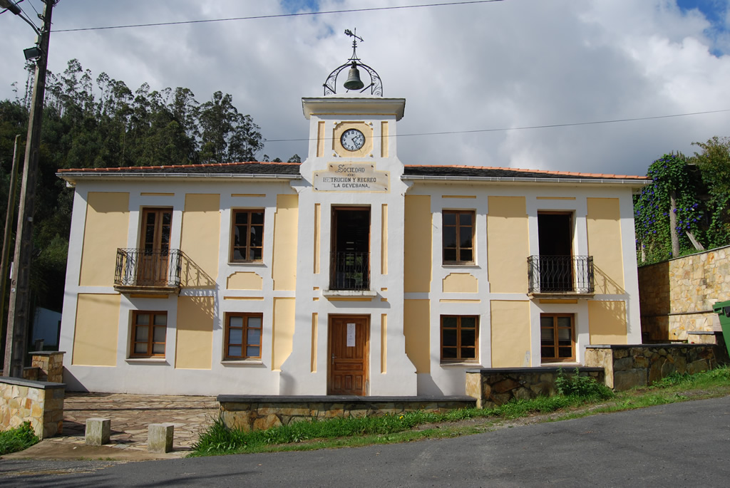 Escola La Devesana at Ortigueira
